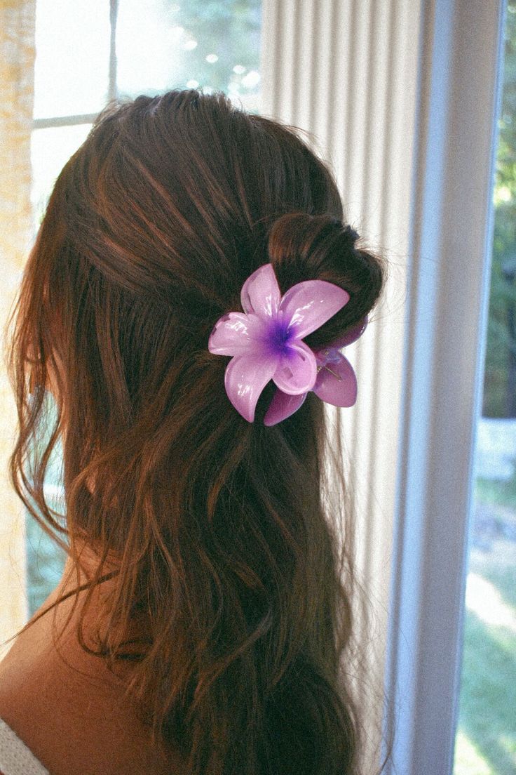 Pince à cheveux Plumeria violette – L’élégance tropicale en fleurs 💜✨